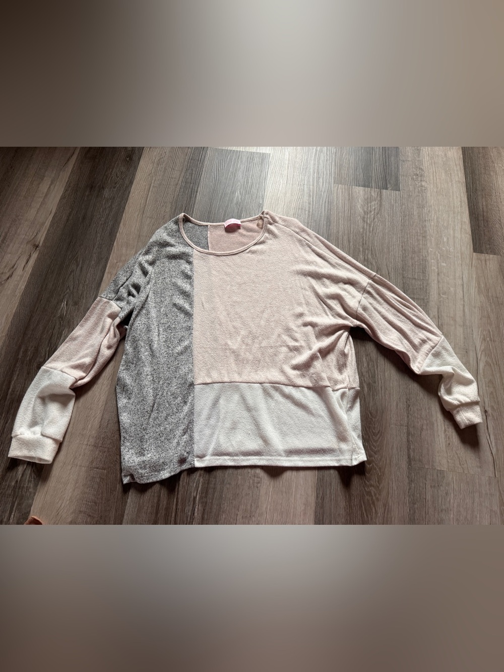 Pink Lily Woman' Colorblock Long Sleeve Top in Pink, Gray & Cream